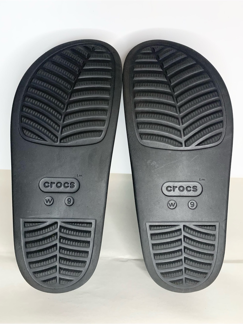 Crocs Dylan Platform Clog. Black, size W9. Excellent pre-owned condition. - Picture 8 of 13